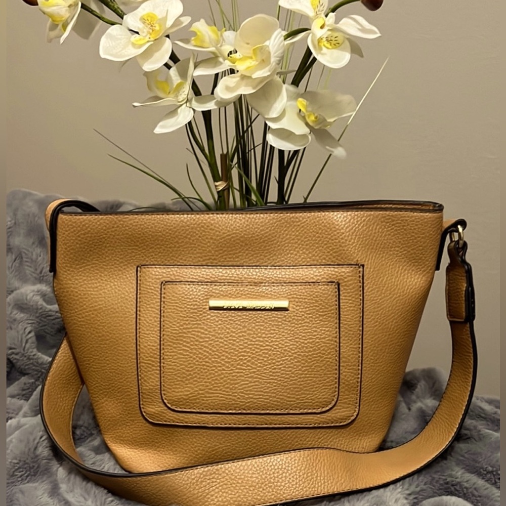 Steve Madden Tan Pebbled Leather Shoulder Bag • Like New